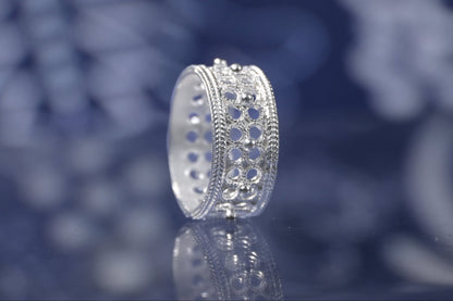 The Clover Band Ring