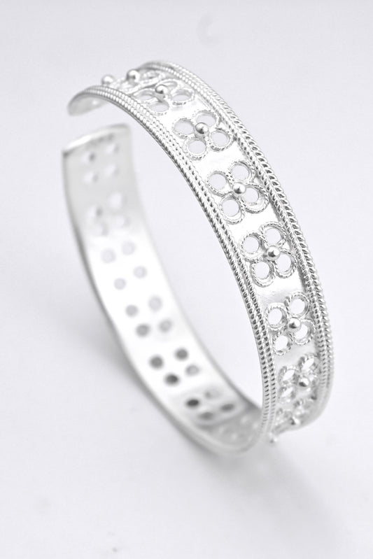 The Clover Cluster Cuff