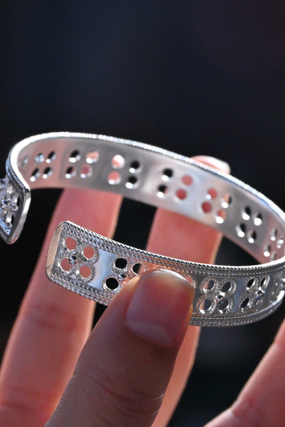 The Clover Cluster Cuff