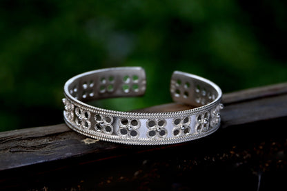 The Clover Cluster Cuff