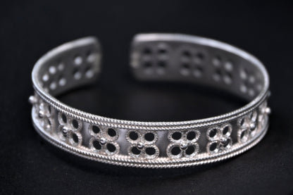 The Clover Cluster Cuff